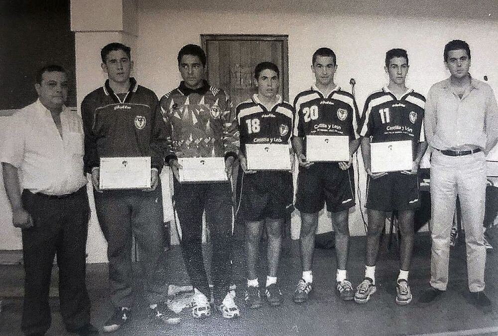 La despedida antes de marcharse al Balonmano Valladolid (tercero por la derecha).