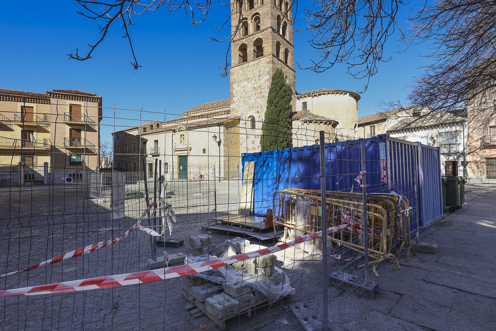 Vallas y casetas de obra instaladas en la plaza de la Merced.