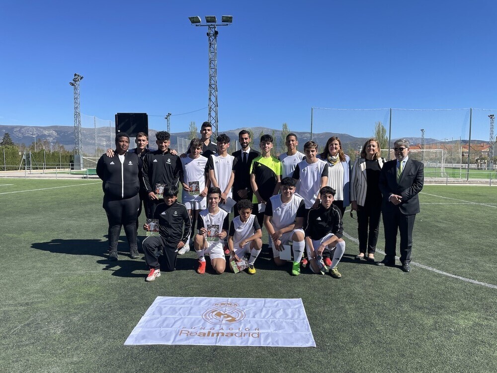 Arbeloa visita la escuela de la Fundación Real Madrid