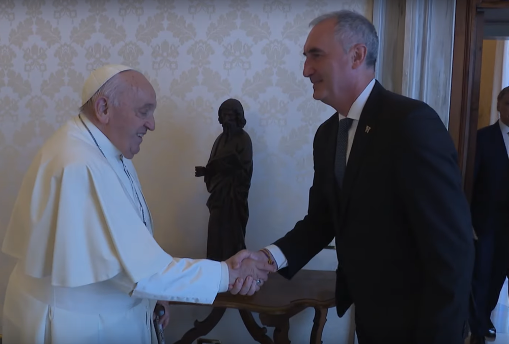 El Papa Francisco recibe al alcalde de Segovia