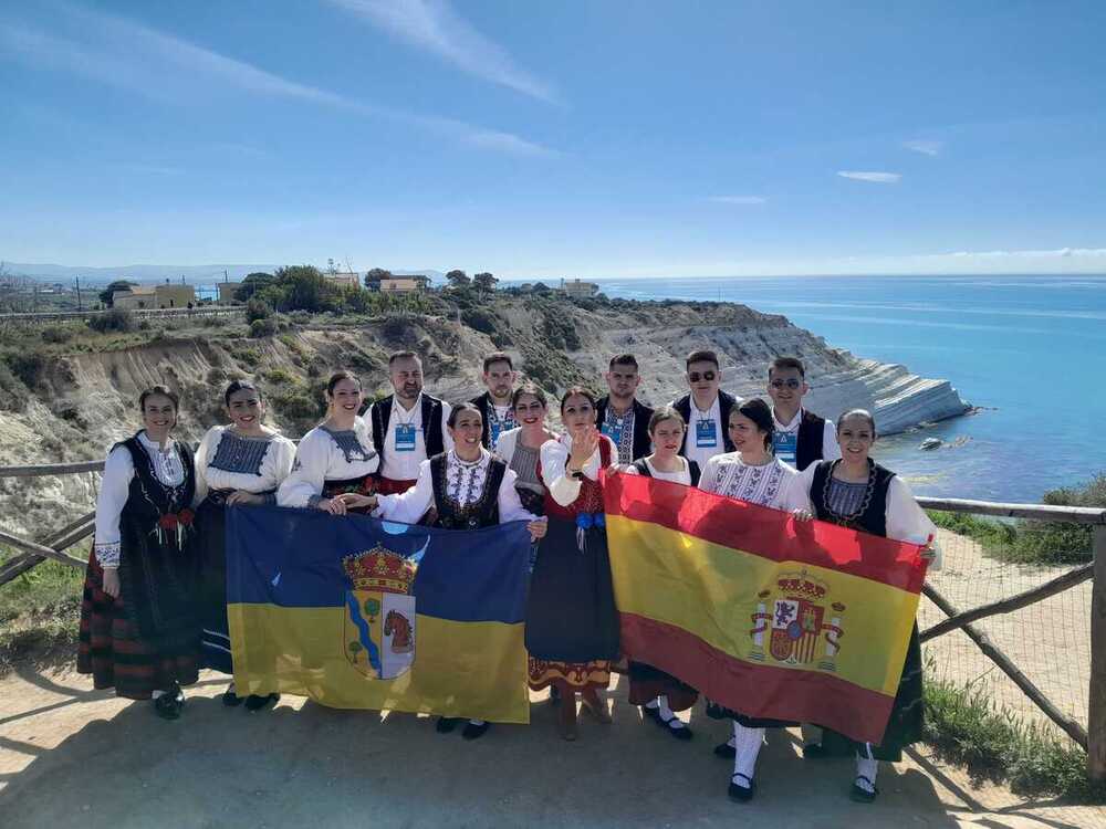 El grupo de danzas La Melitonia representa a España en Italia