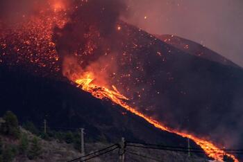Aumentan a 6.000 los evacuados por el volcán de La Palma