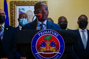 El primer ministro interino de Haití anuncia su dimisión