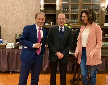 Carmona resalta el compromiso de IE University con Segovia