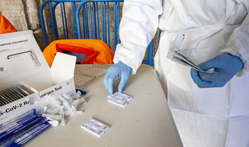 Sacyl pasó de 2 a casi 1.300 contratos 'a dedo' en la pandemia