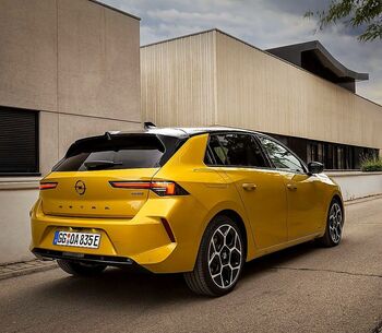 El Opel Astra avanza hacia la electrificación