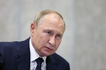 Putin endurece las penas por deserción y rendición de militares