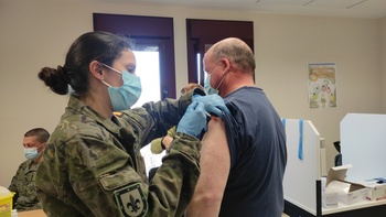 La Academia de Artillería colabora con la vacunación covid