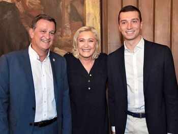 Le Pen busca sucesor