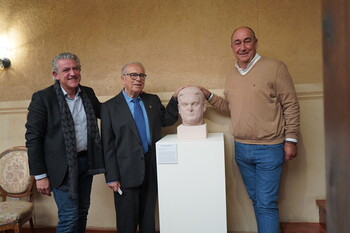 La familia Linage dona un busto de Antonio Linage Revilla