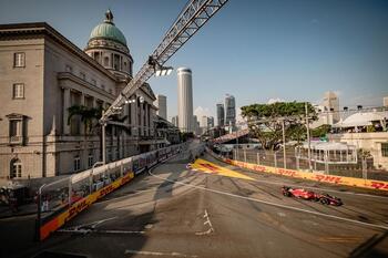 Sainz, pole en Singapur en la debacle de Verstappen y Red Bull
