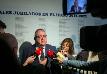 Vázquez defiende las peonadas para bajar las listas de espera