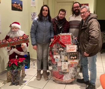Fedasve entrega una gran cesta de Navidad a Parkinson Segovia