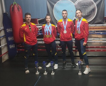 Seis medallas para el kick boxing segoviano