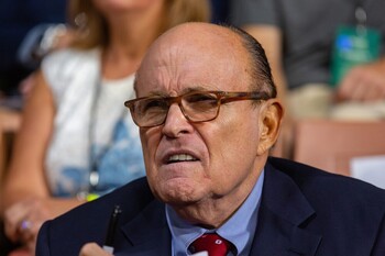 Demandan por agresión sexual a Giuliani, el exabogado de Trump
