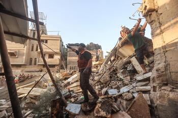 Una nueva noche de bombardeos agita la Franja de Gaza