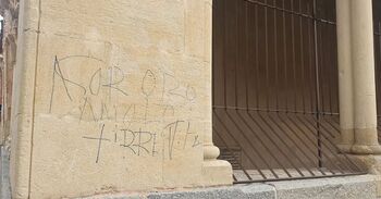 La diócesis denuncia pintadas en la iglesia de San Lorenzo