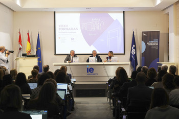 58 universidades se citan en el campus de Segovia de la IE