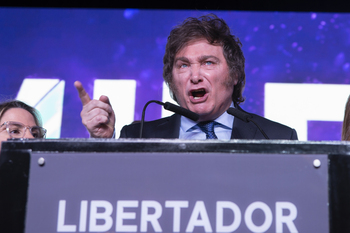 El ultraliberal Javier Milei gana las primarias en Argentina