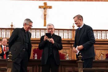 El obispo de Segovia gana el Premio Mundial de Poesía Mística