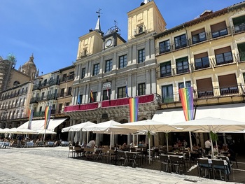 El Ayuntamiento de Segovia se iluminará con colores arcoíris
