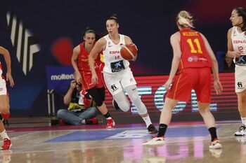 España bate a Montenegro con dudas en el Eurobasket femenino