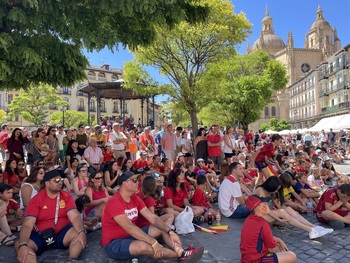 Segovia celebra el triunfo de la Selección en pantalla gigante