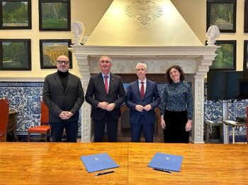 Mazarías firma convenios con el Cabildo Catedral y La Caixa
