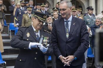 La Policía Nacional recibe la Medalla de Oro de la ciudad