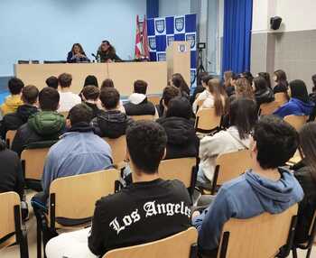 Empresarias comparten su experiencia con alumnos de Segovia