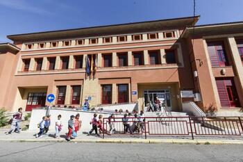 El PSOE critica la gestión municipal de los colegios públicos