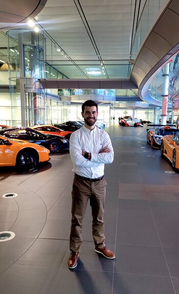 El segoviano que ‘prueba’ los lujosos coches de McLaren