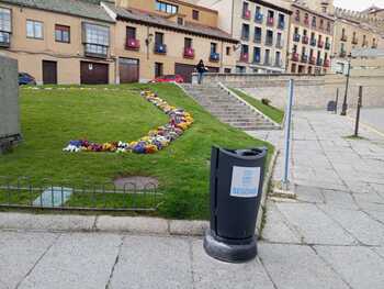 El Ayuntamiento refuerza las zonas turísticas con 25 papeleras