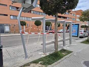 Ayuntamiento y Avanza reubican e instalan nuevas marquesinas